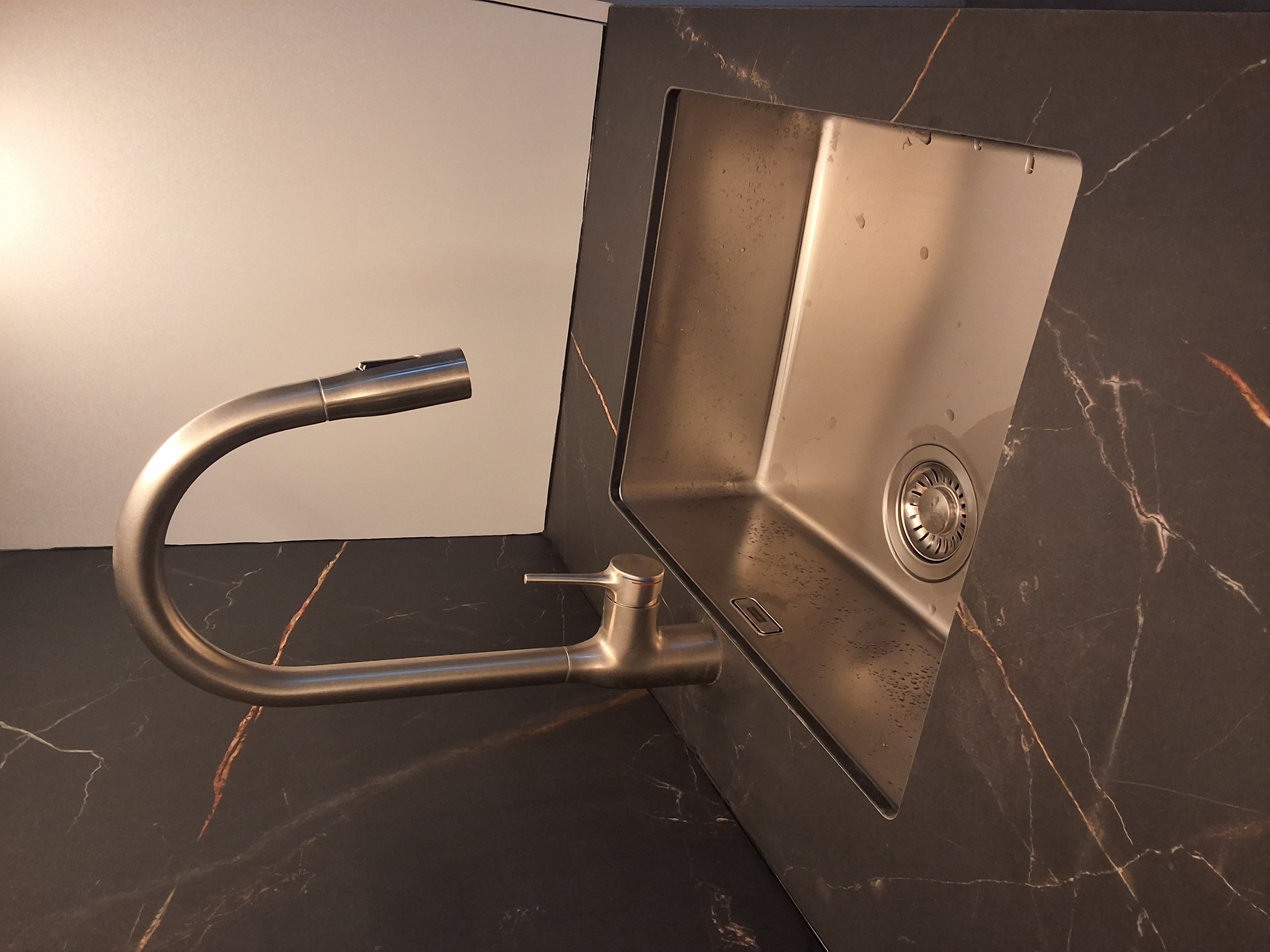 Installation d'équipement sanitaire à Tournai