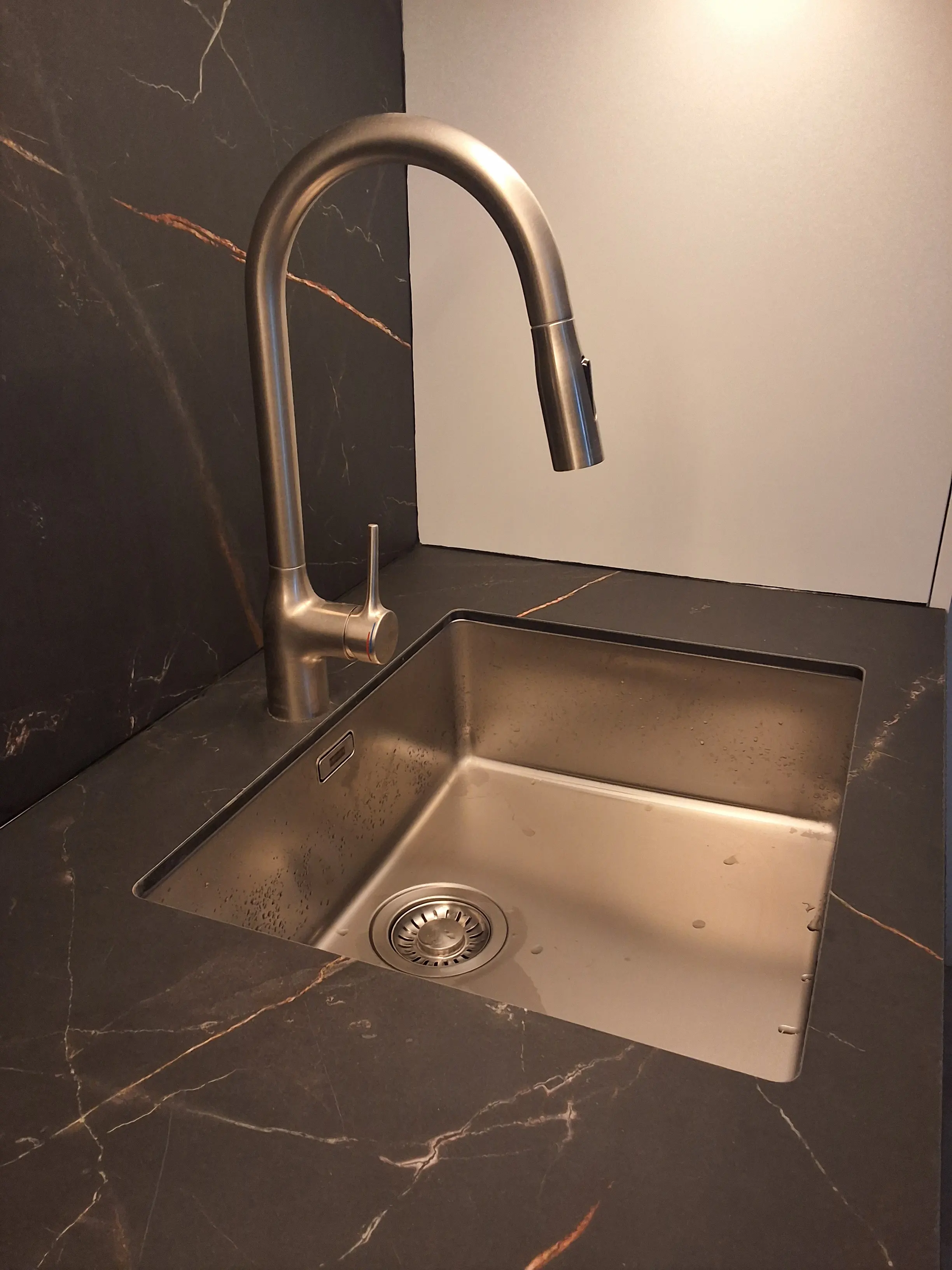 Installation d'équipement sanitaire à Tournai