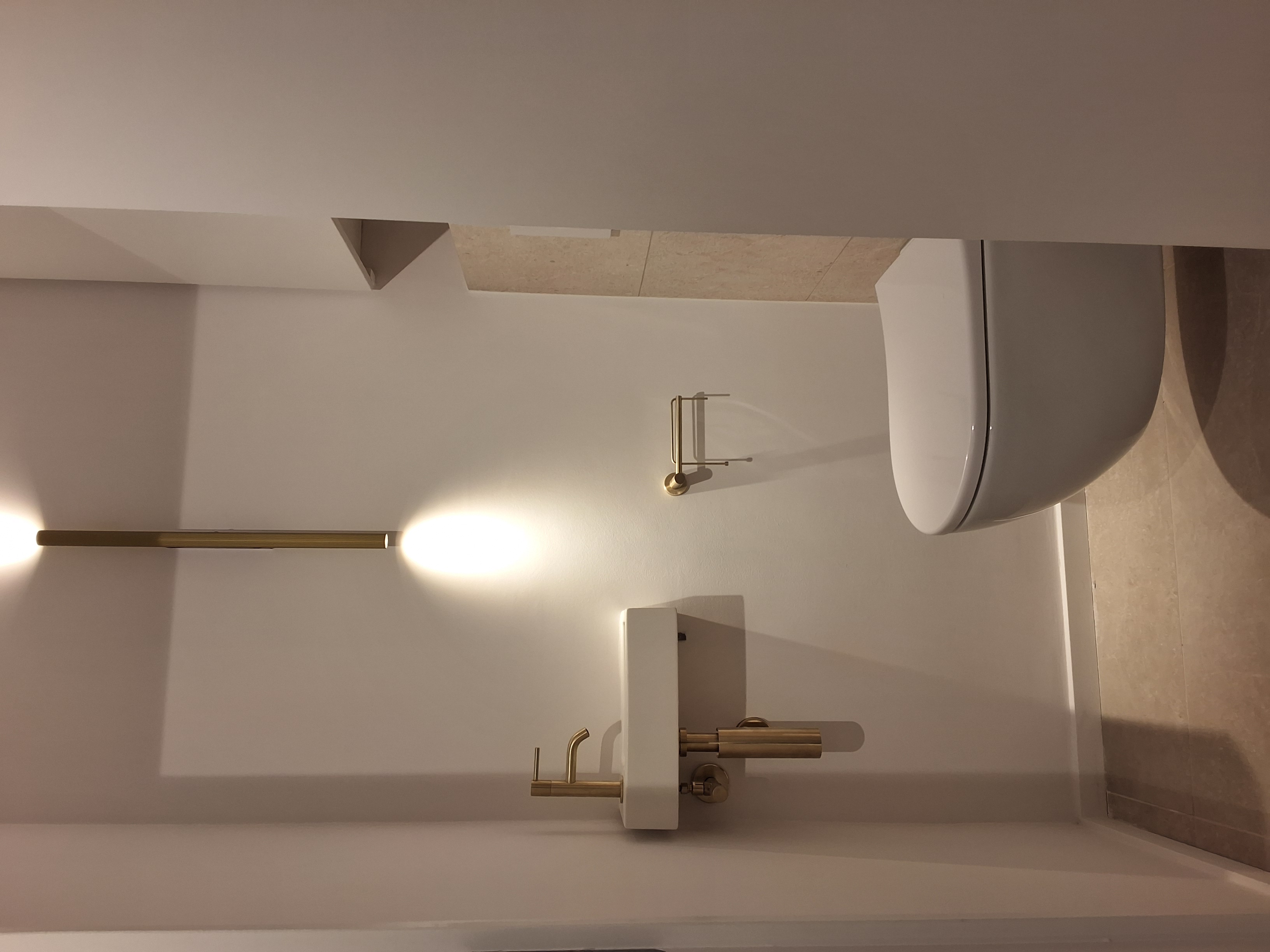 Installation de robinetterie et équipement sanitaire
