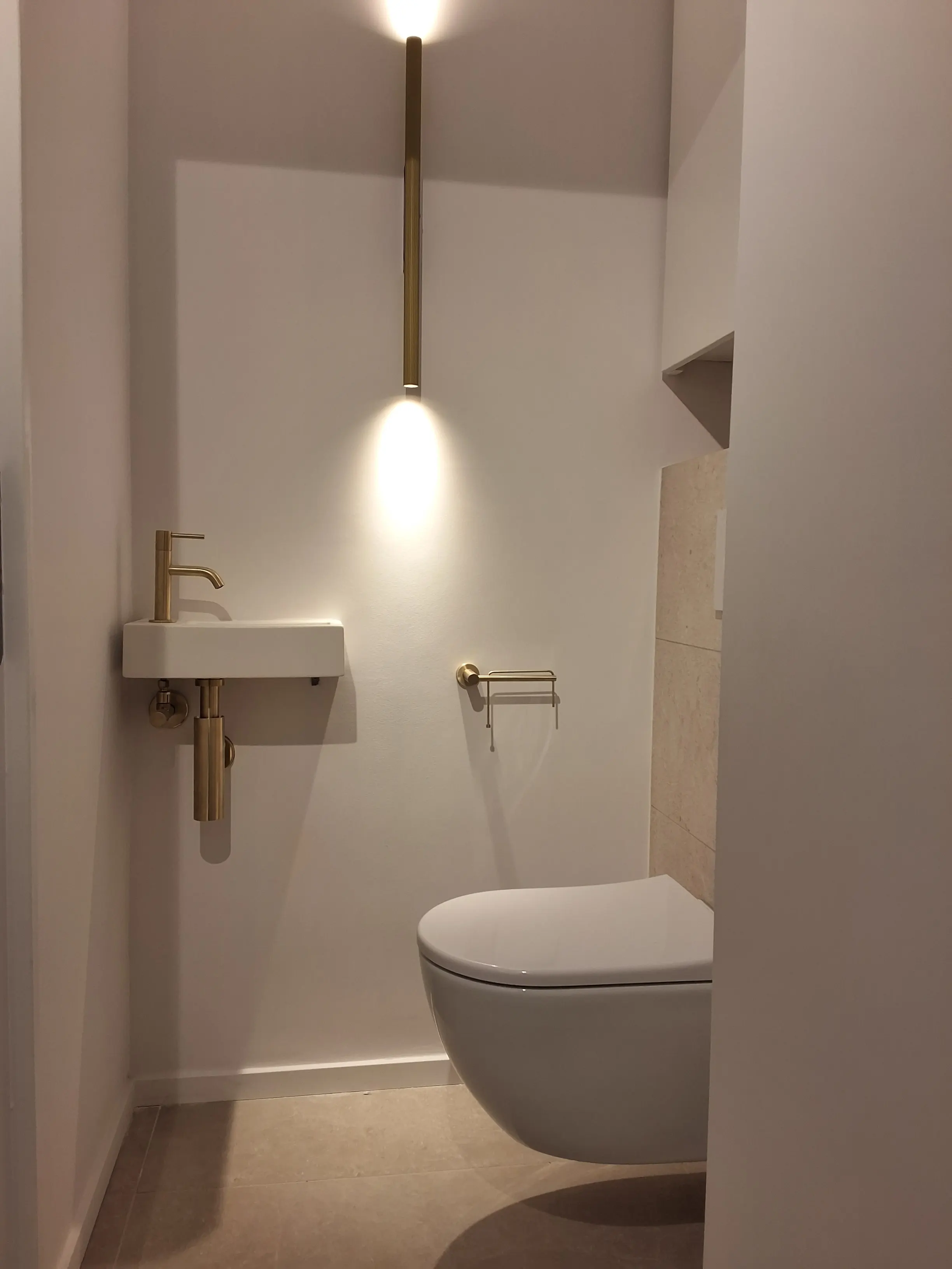 Installation de robinetterie et équipement sanitaire